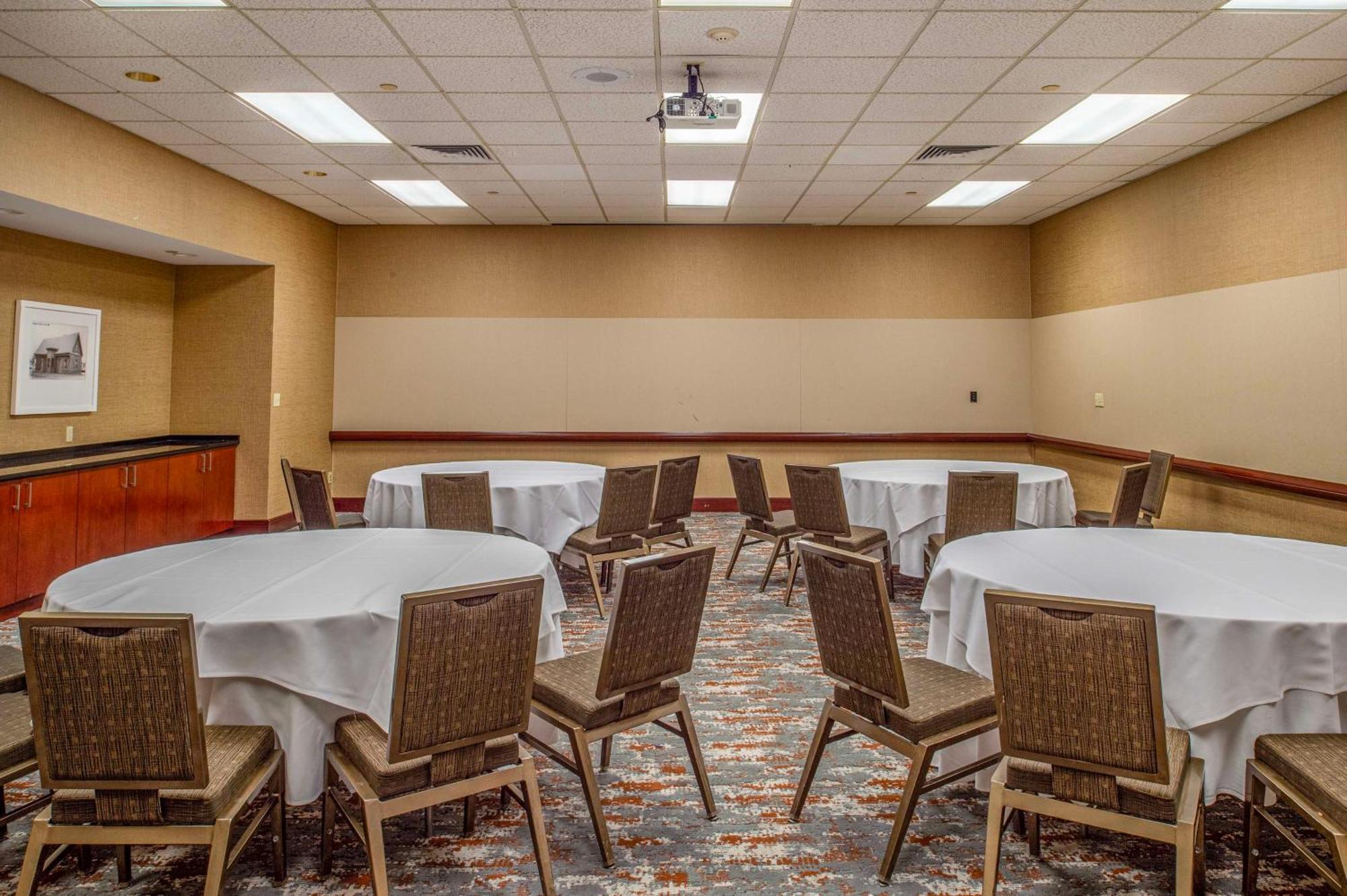 Doubletree By Hilton Hotel St. Louis - Chesterfield Exterior photo